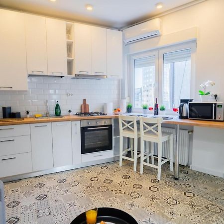 One Bedroom Flat In Bucharest'S Historic District Exteriör bild