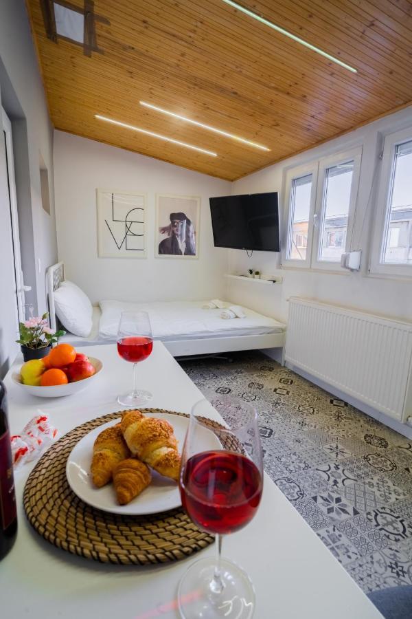 One Bedroom Flat In Bucharest'S Historic District Exteriör bild