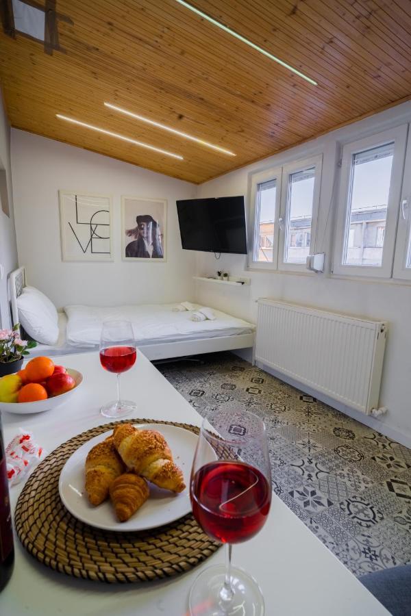 One Bedroom Flat In Bucharest'S Historic District Exteriör bild
